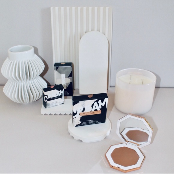 FENTY CHEEKS OUT FREESTYLE CREAM BRONZER - Picture 1 of 3